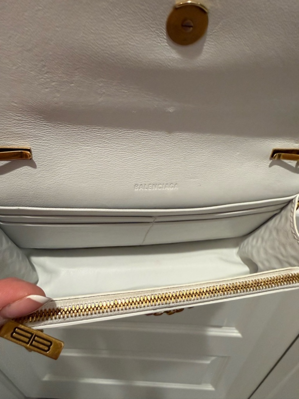 Balenciaga White Croc-Embossed Chain Crossbody with Gold BB Logo - Picture 4 of 8